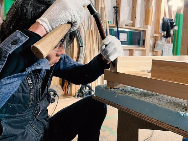 機械加工ではない職人による手刻みでの加工を得意としております。